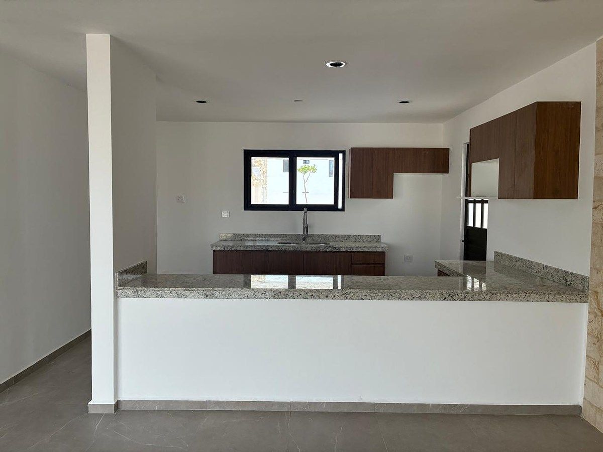 CASA EN VENTA CON BALCÓN EN RESIDENCIAL ADARA, TEMOZÓN NORTE - foto 3