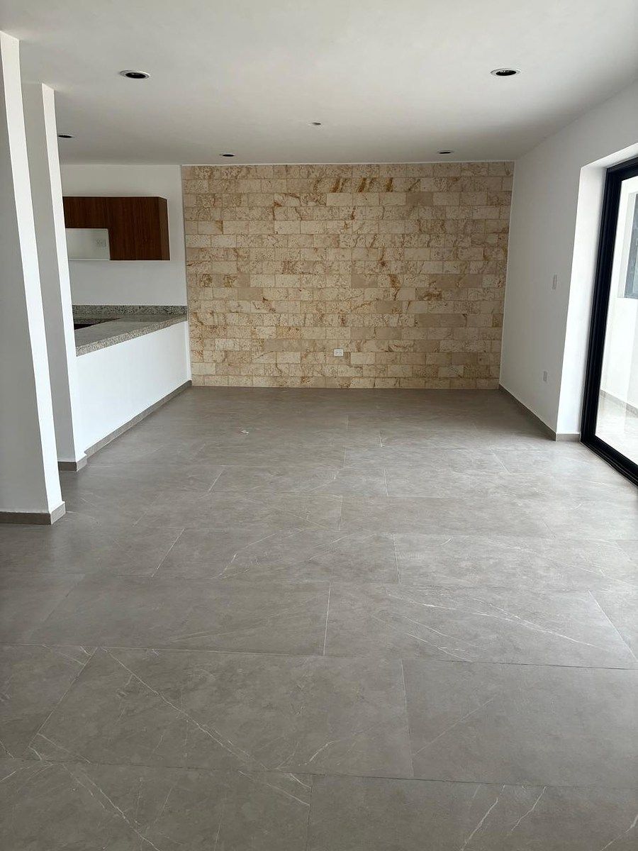 CASA EN VENTA CON BALCÓN EN RESIDENCIAL ADARA, TEMOZÓN NORTE - foto 2