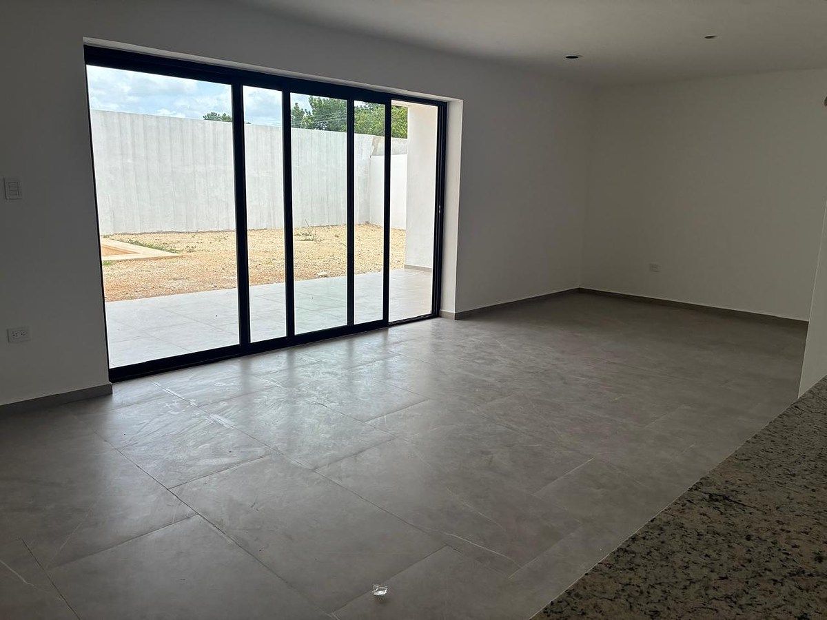 CASA EN VENTA CON BALCÓN EN RESIDENCIAL ADARA, TEMOZÓN NORTE - foto 4