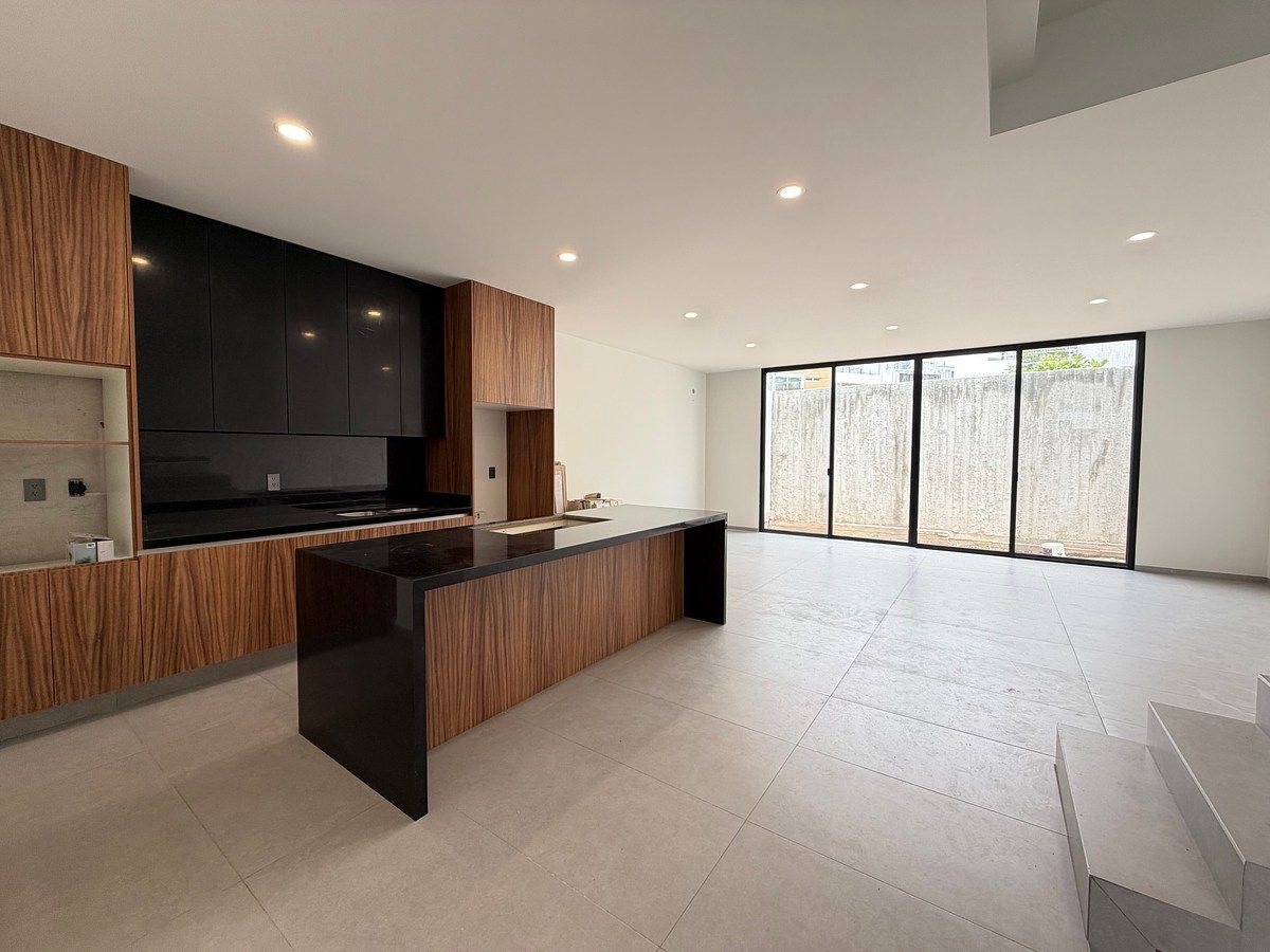 CASA NOVA EM PAISAJES DEL TESORO COM GRANDE DESIGN E ESPAÇOS AMPLOS, foto 1 de 24