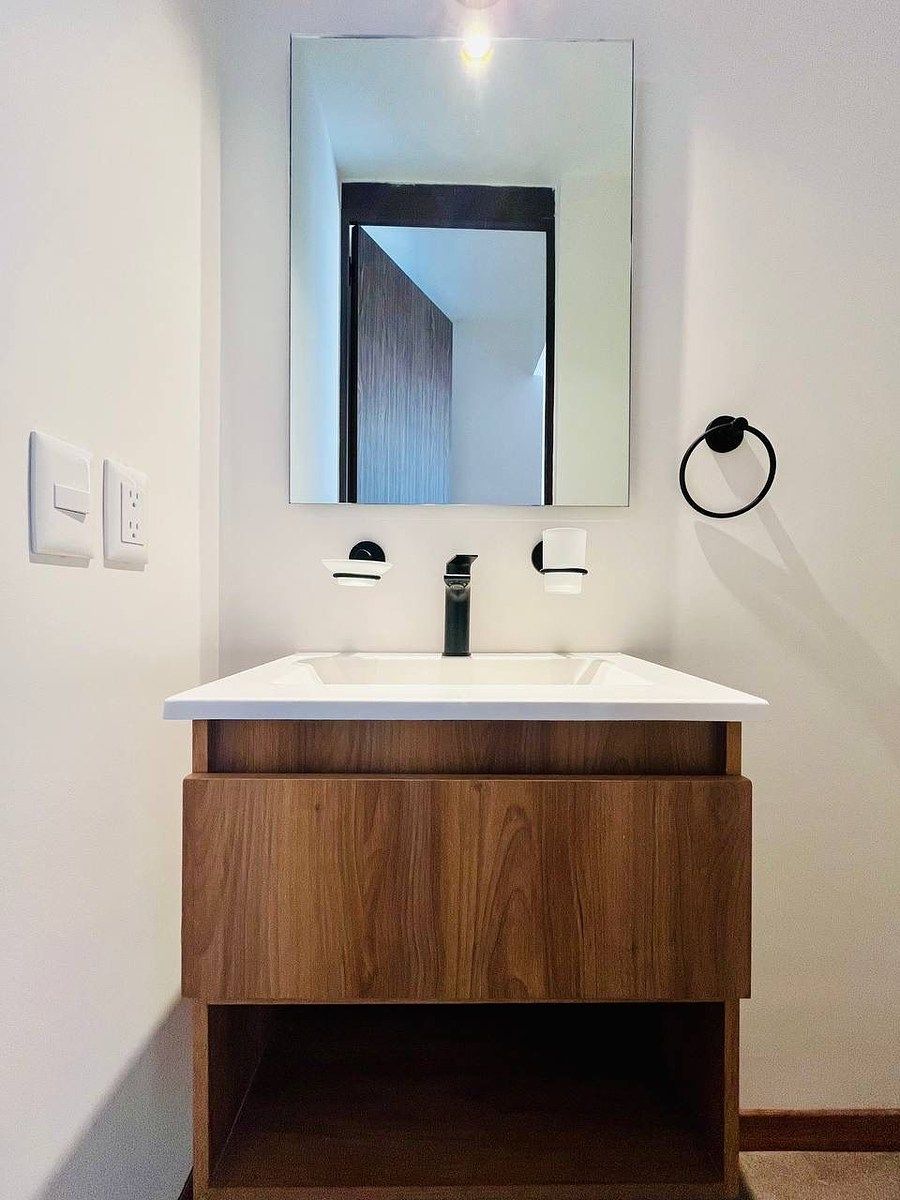 9 de 18: Medio baño