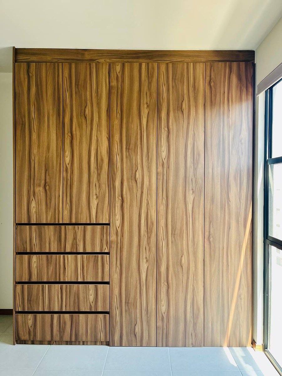 16 de 18: Clóset con cajoneras