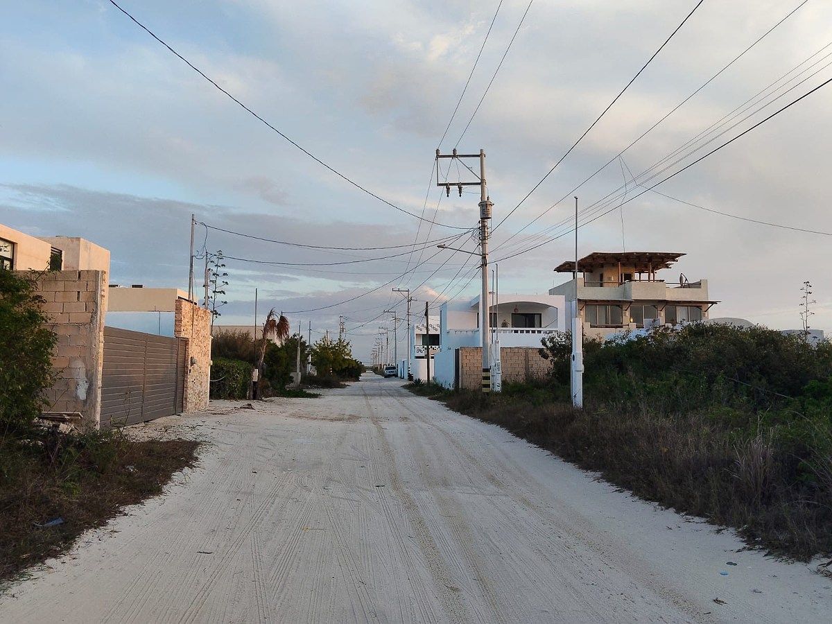 VERY WELL LOCATED LAND IN CHICHULUB PUERTO AT KM 12 - foto 3