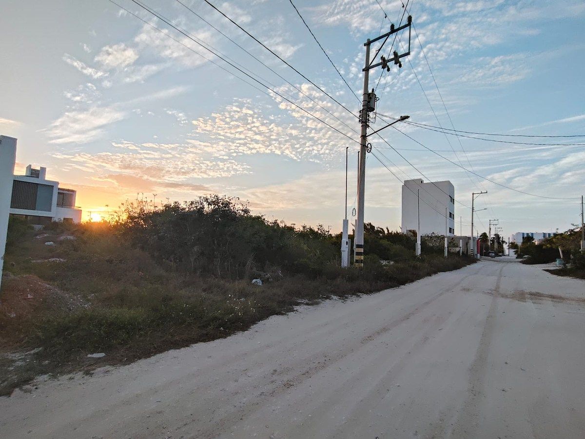 VERY WELL LOCATED LAND IN CHICHULUB PUERTO AT KM 12 - foto 1