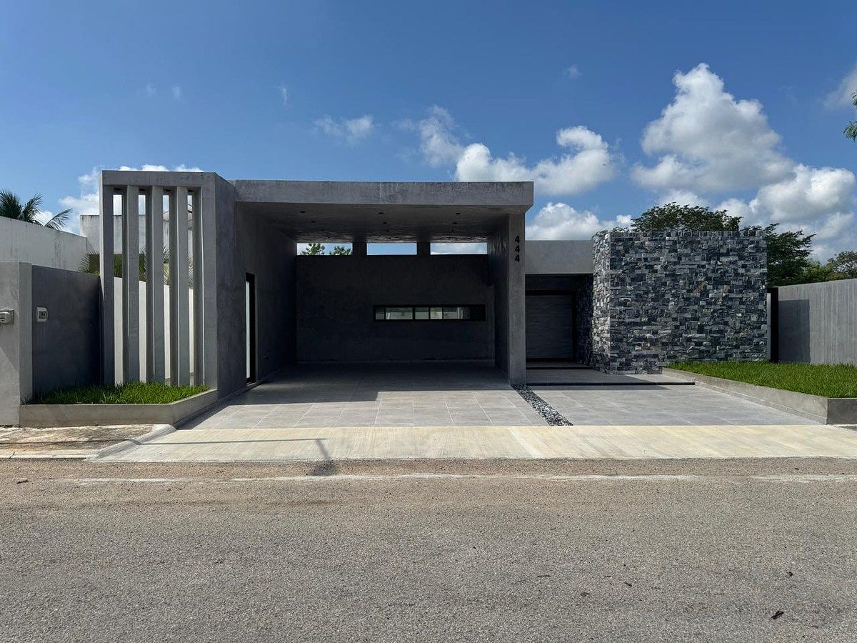 Casa en venta en Privada La Rejoyada con cenote