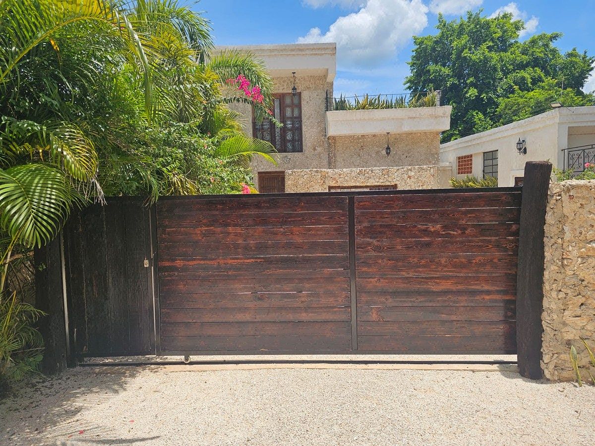 GREAT OPPORTUNITY 2 HOUSES for SALE price on OFFER, in Valladolid, Yucatán, photo 1 of 36