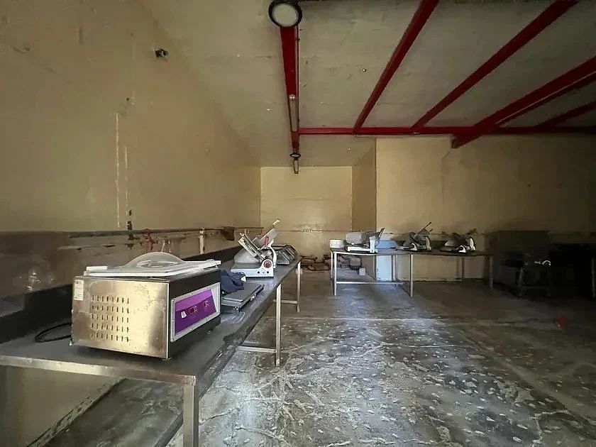 Nave industrial en Senguio, Senguio, foto 2 de 23