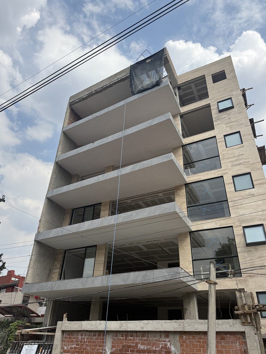 1 de 21: Fachada principal