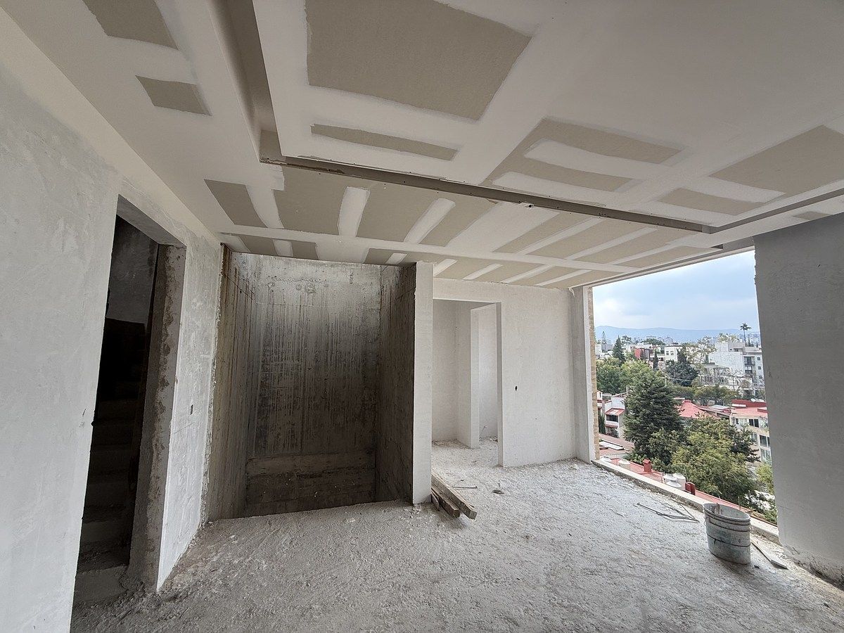 4 de 21: Acceso al departamento con elevador directo a lpiso