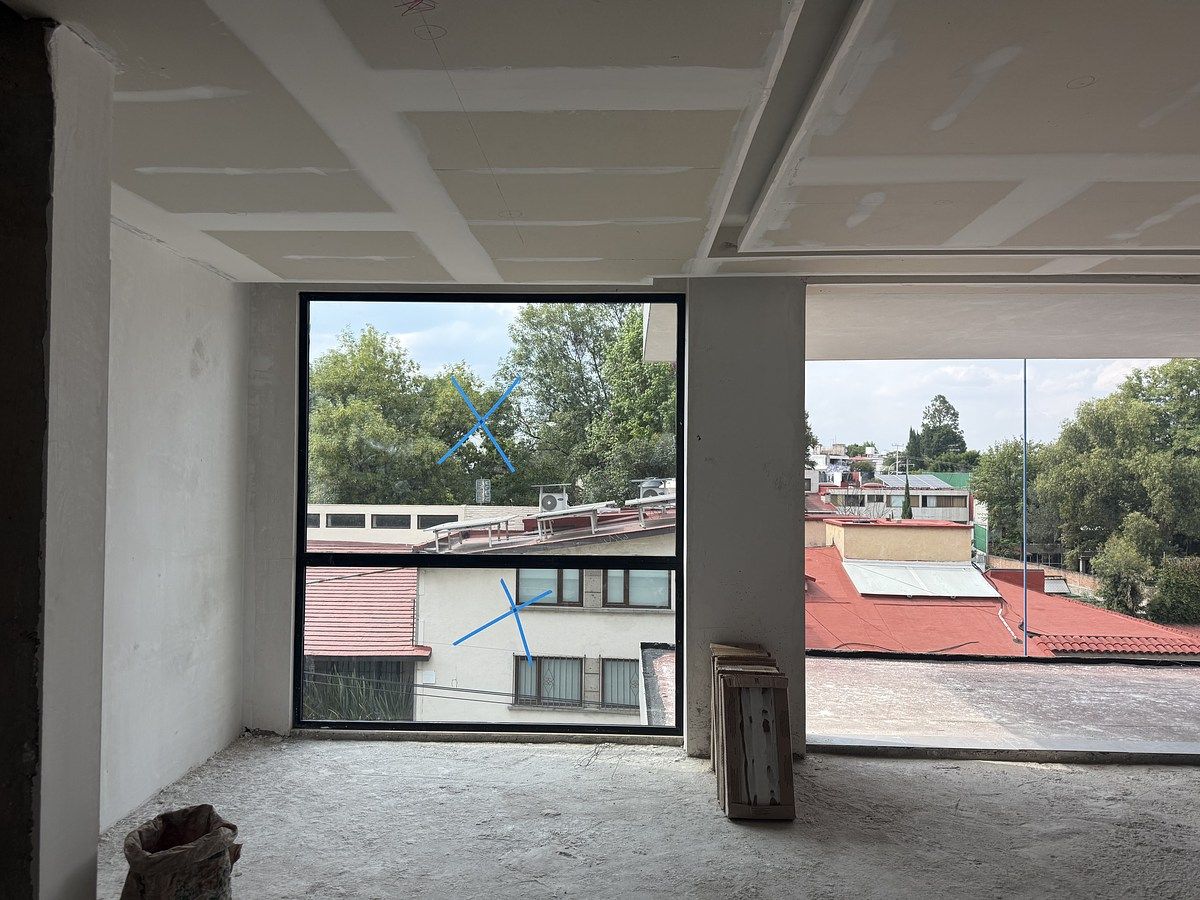 5 of 21: Amplias ventanas e iluminación natural