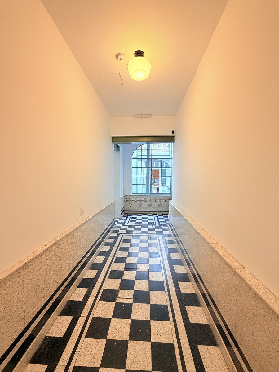 20 de 24: Ingreso al edificio