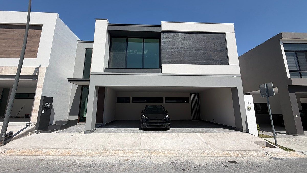 CASA EN VENTA EN LOS QUERUBINES, foto 1 de 24