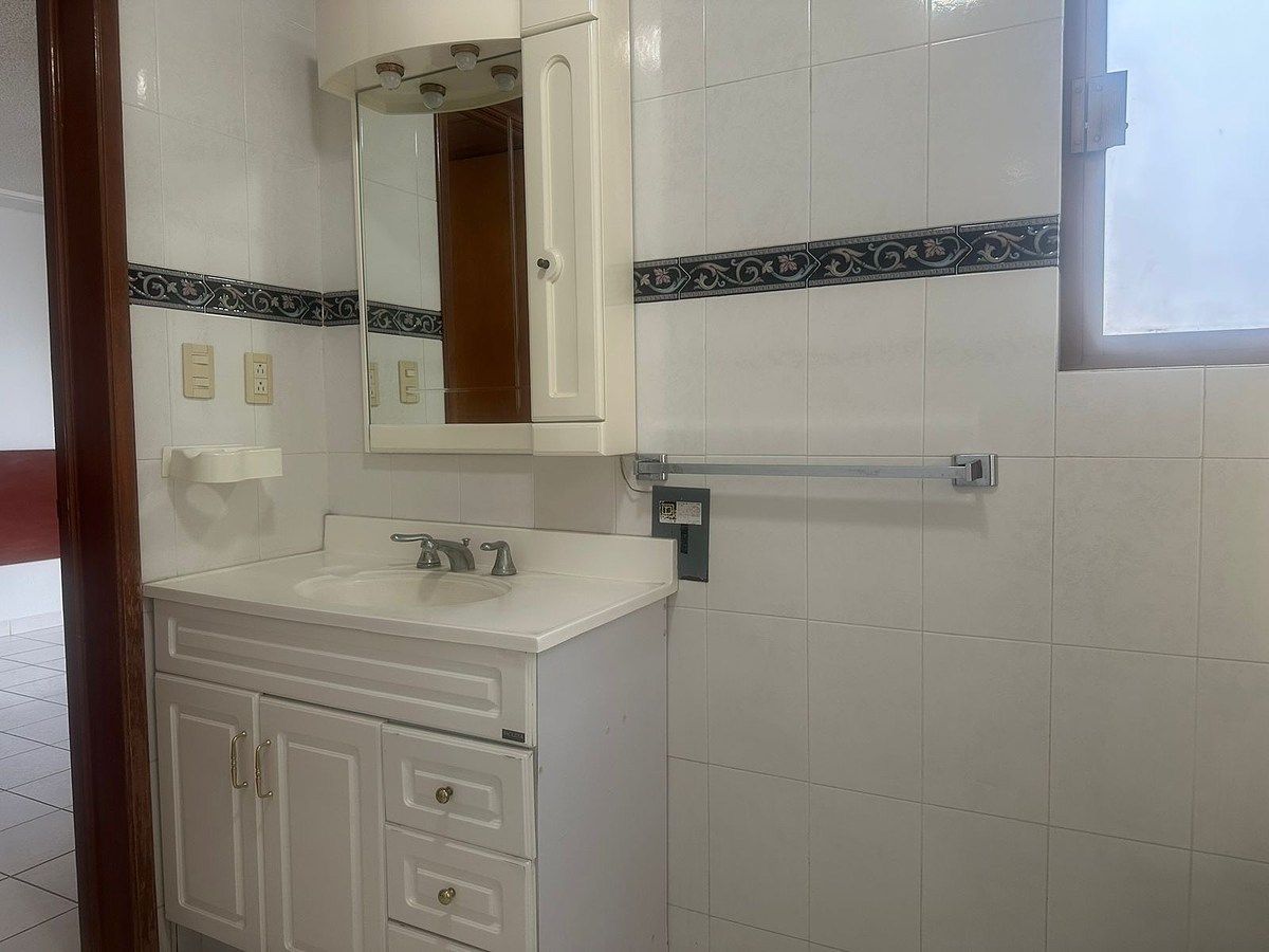 17 of 20: https://assets.easybroker.com/property_images/5910448/104040