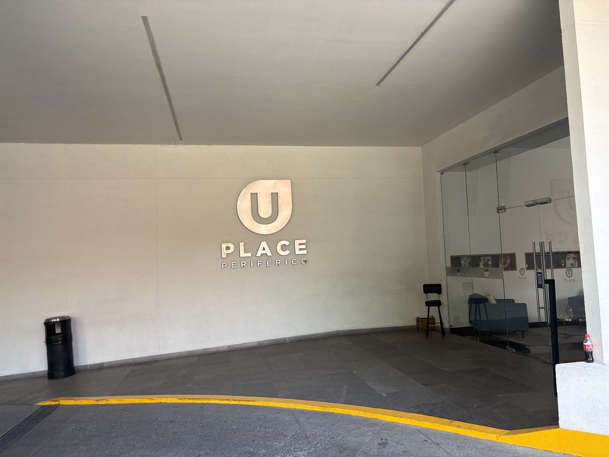 2 of 23: ACCESO PEATONAL