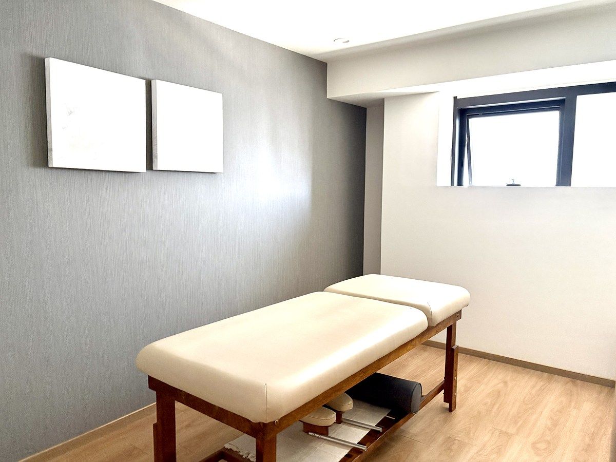 16 of 23: SALA DE MASAJES