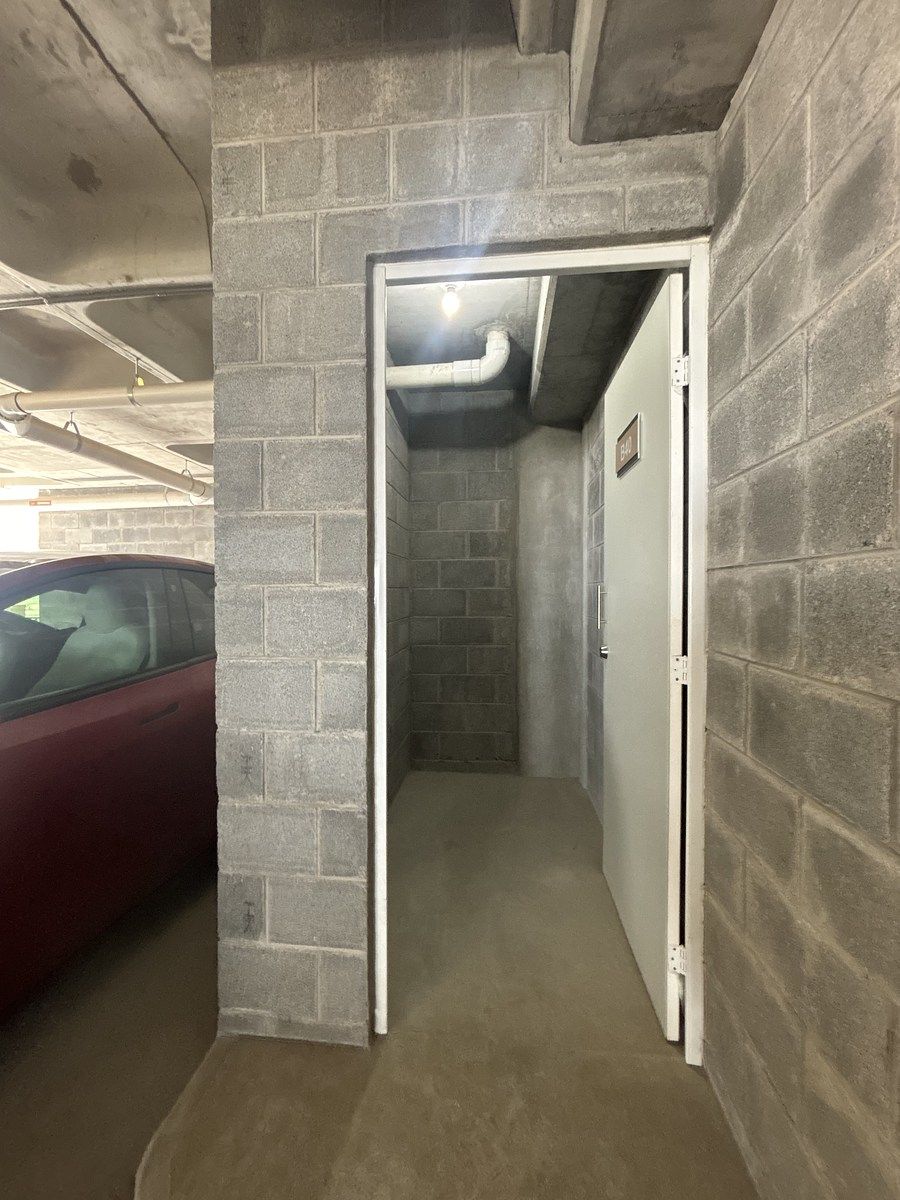 20 de 21: Bodega y dos cajones de estacionamiento