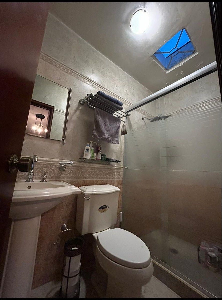 17 de 19: Baño de la recámara principal