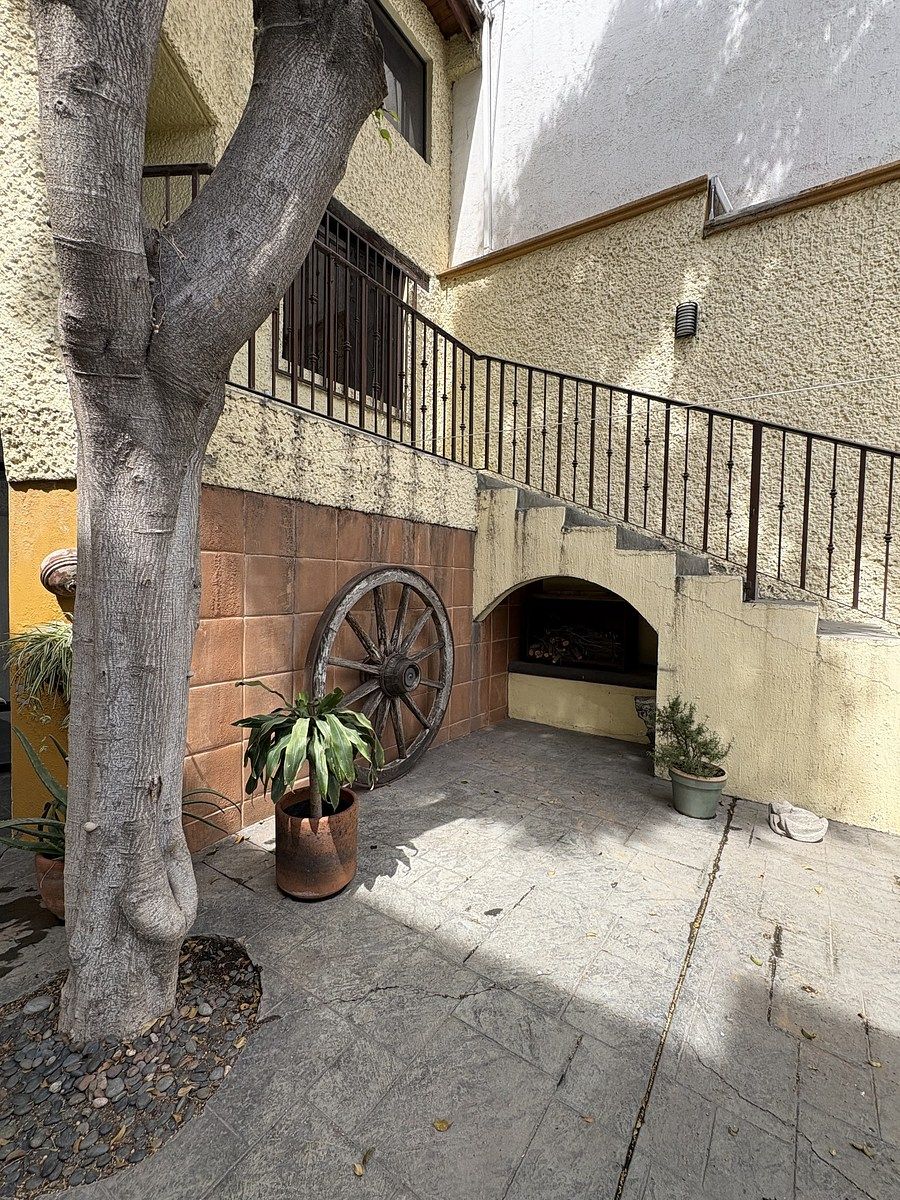 16 de 42: Banca con luz