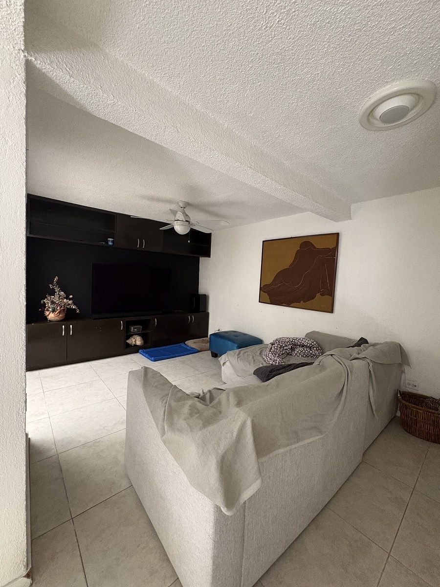 13 de 42: Sala de TV