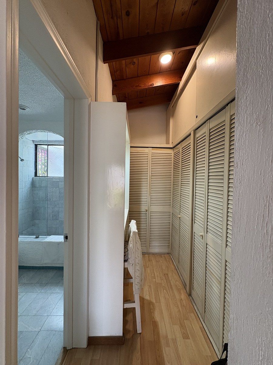 36 de 42: Closet y baño recámara principal