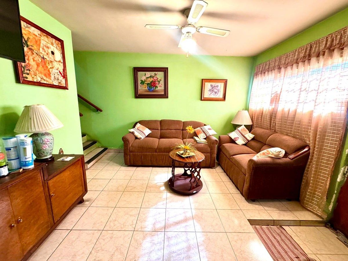 12 de 18: Estancia de la casa habitación.