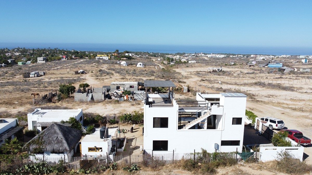 5 of 10: construcciones vecinas