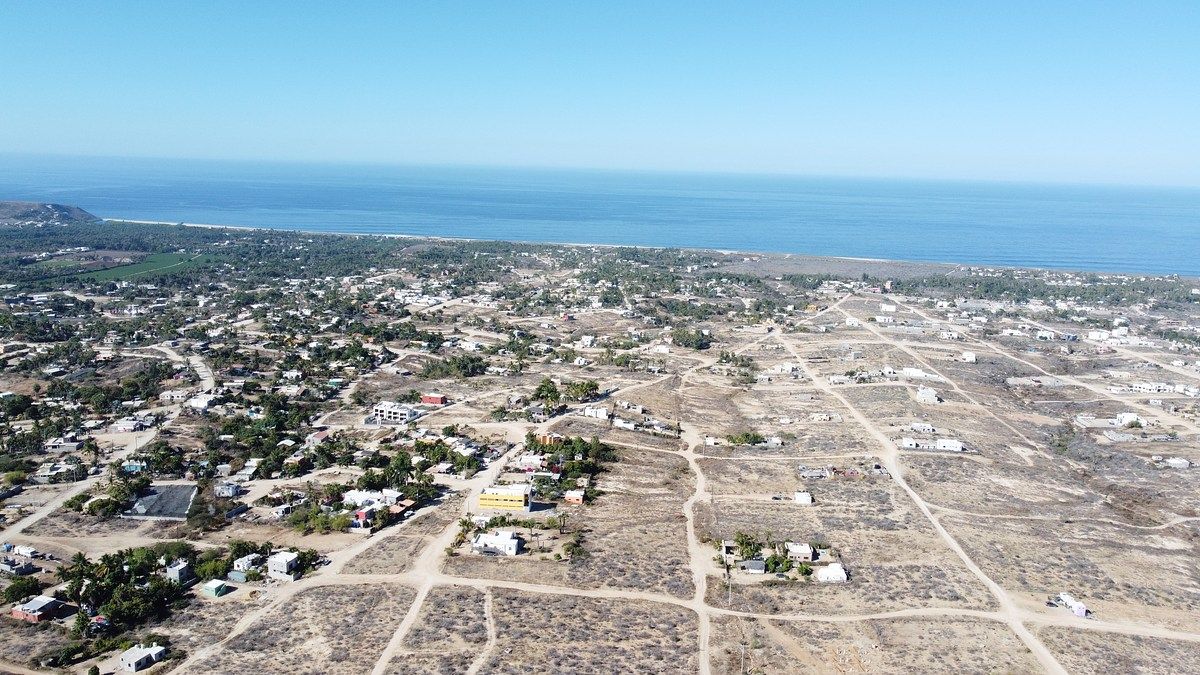 2 of 10: Vista al mar