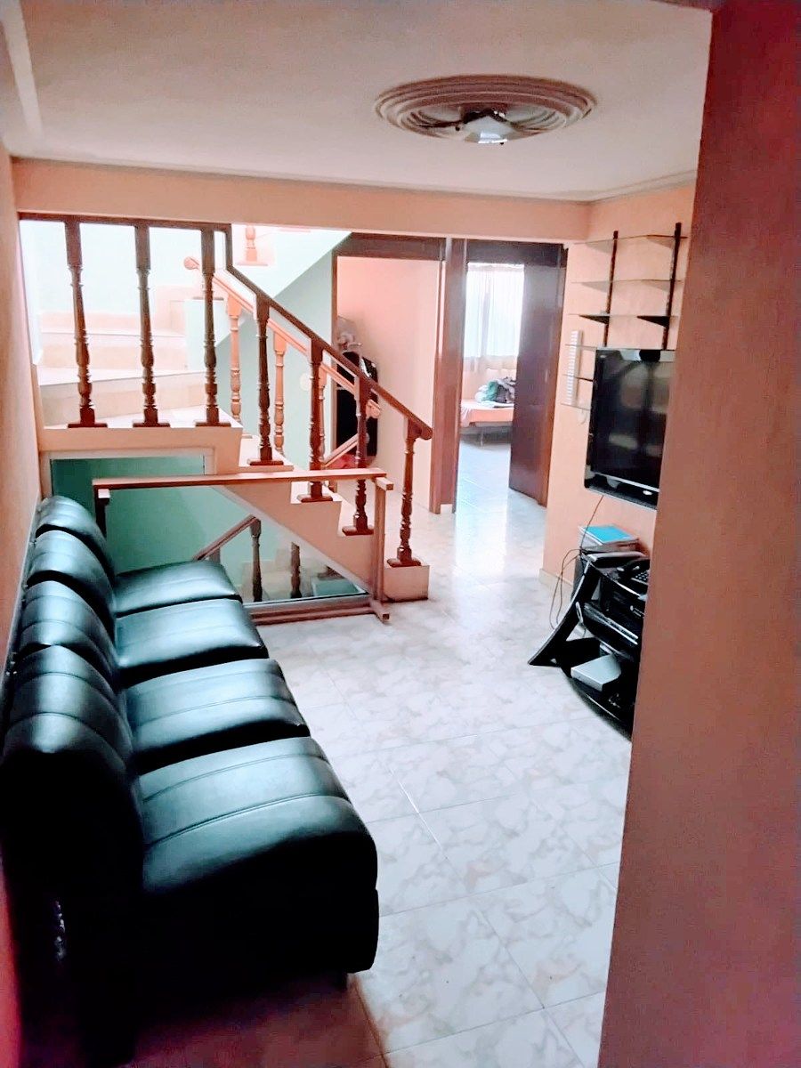 16 de 22: Estancia/sala de TV en segundo nivel