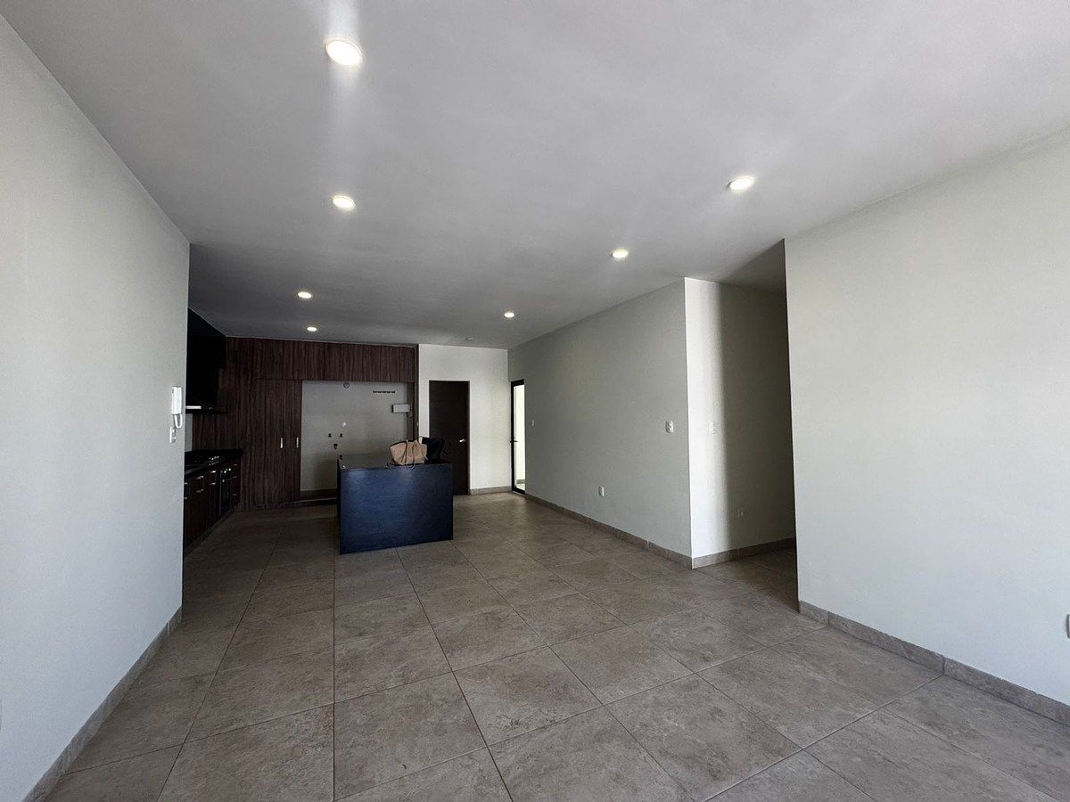 4 of 13: cocina equipada