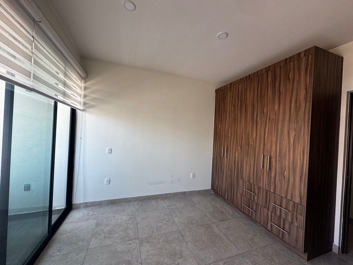 6 of 13: recamara uno