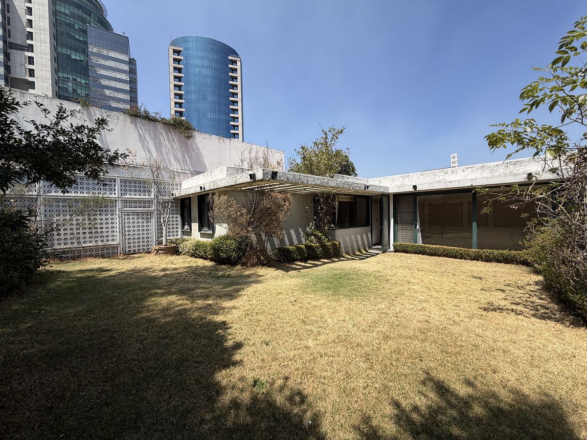 22 de 24: Jardín amplio