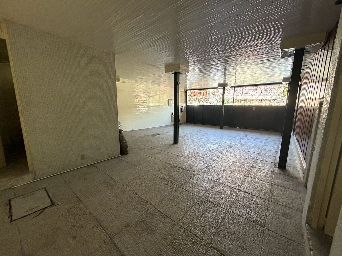 5 de 32: Garaje con 4 cajones de estacionamiento