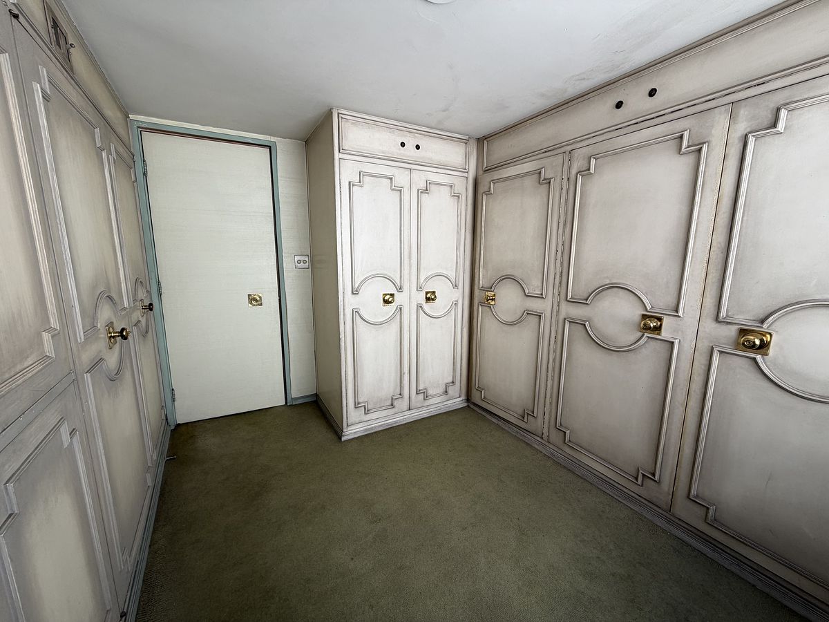 26 de 32: Vestidor 1