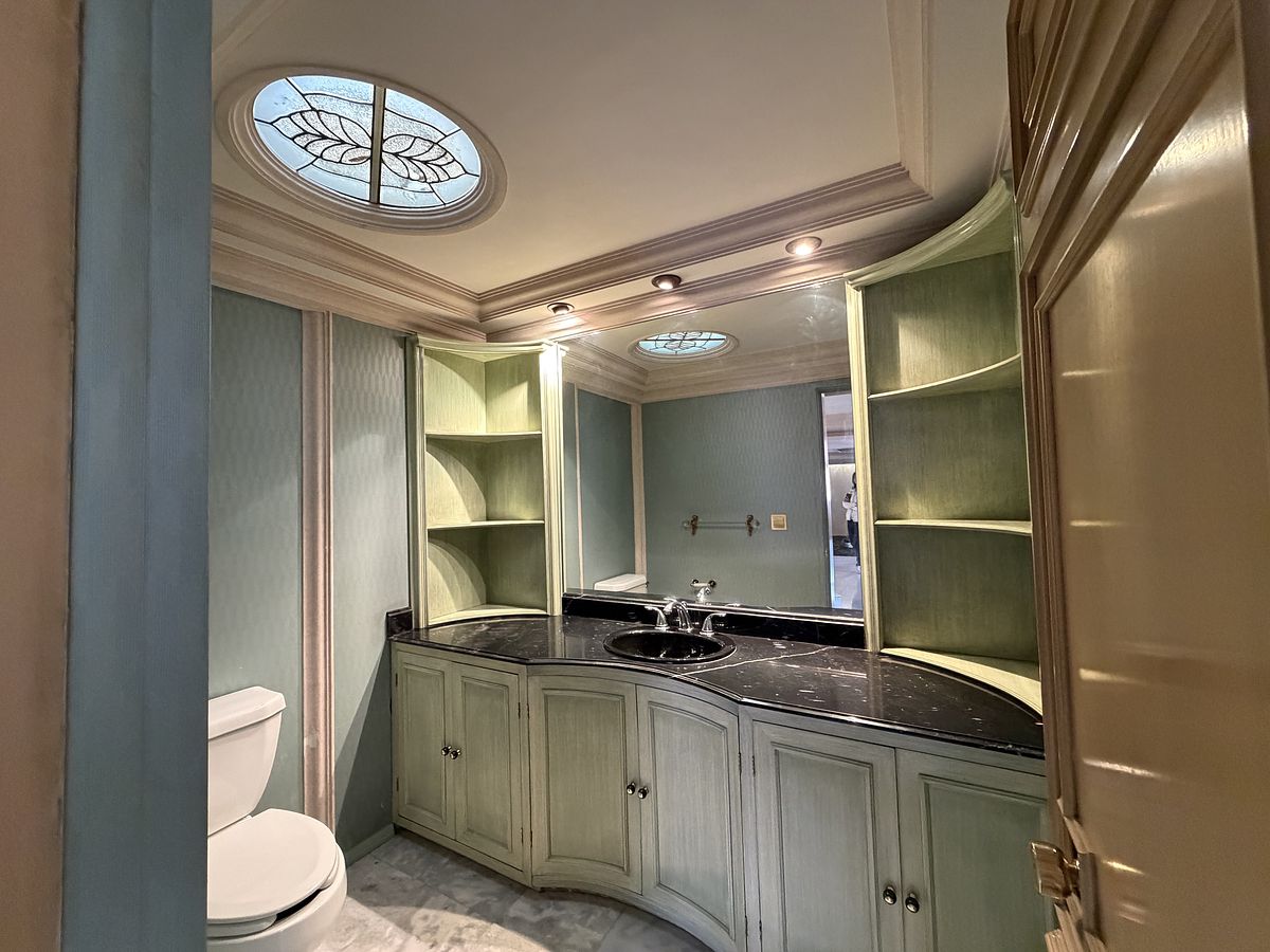 19 de 32: Baño de visitas