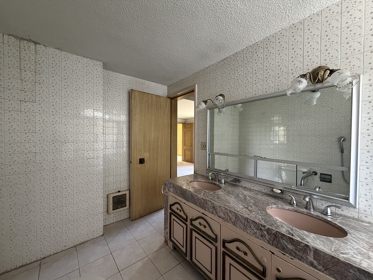 19 de 24: Baño completo