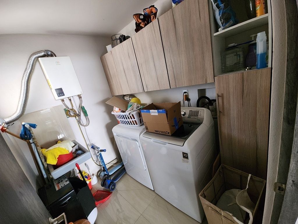 3 of 11: Cuarto lavado