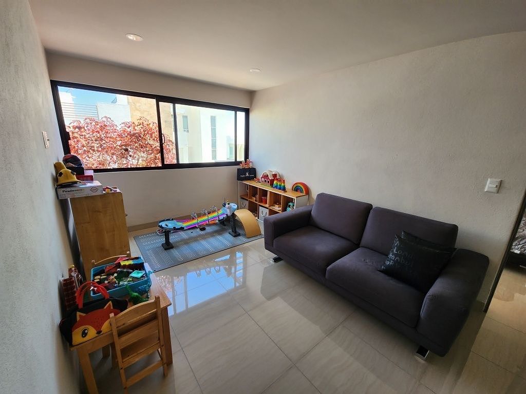 6 of 11: Cuarto de TV