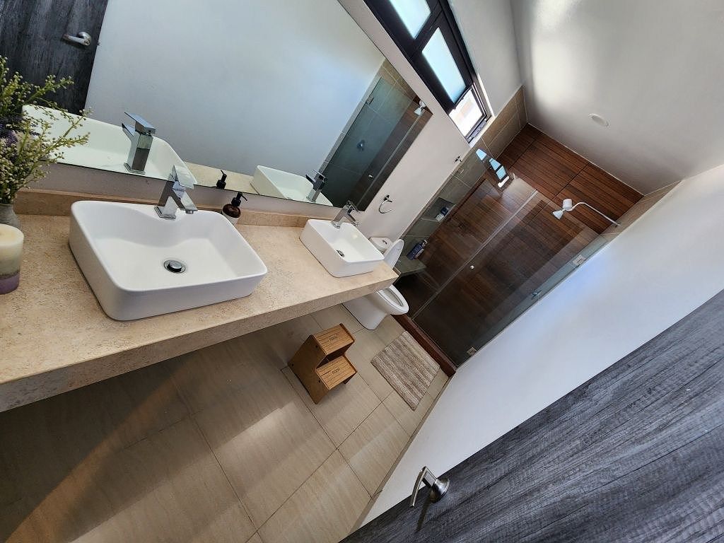 7 of 11: Baño cuarto principal