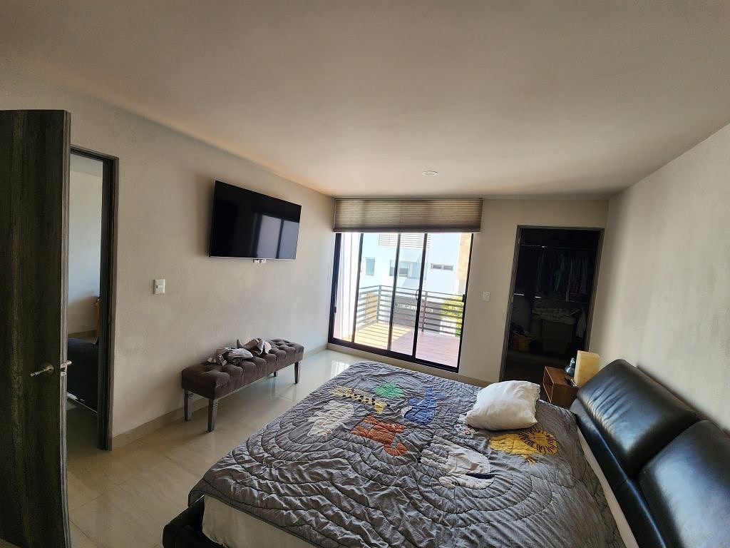 9 of 11: Cuarto principal