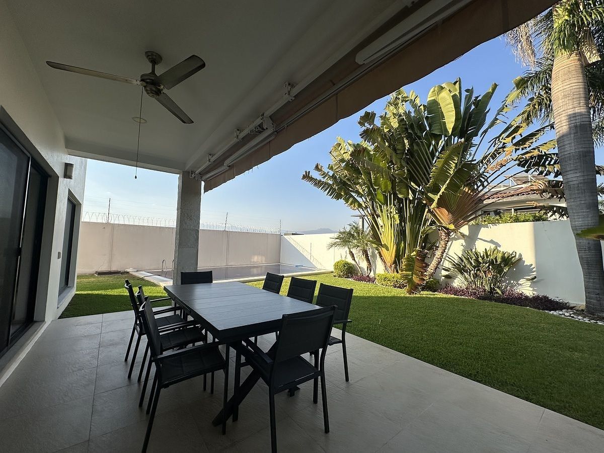 6 de 31: Terraza con espacio para comedor de jardín