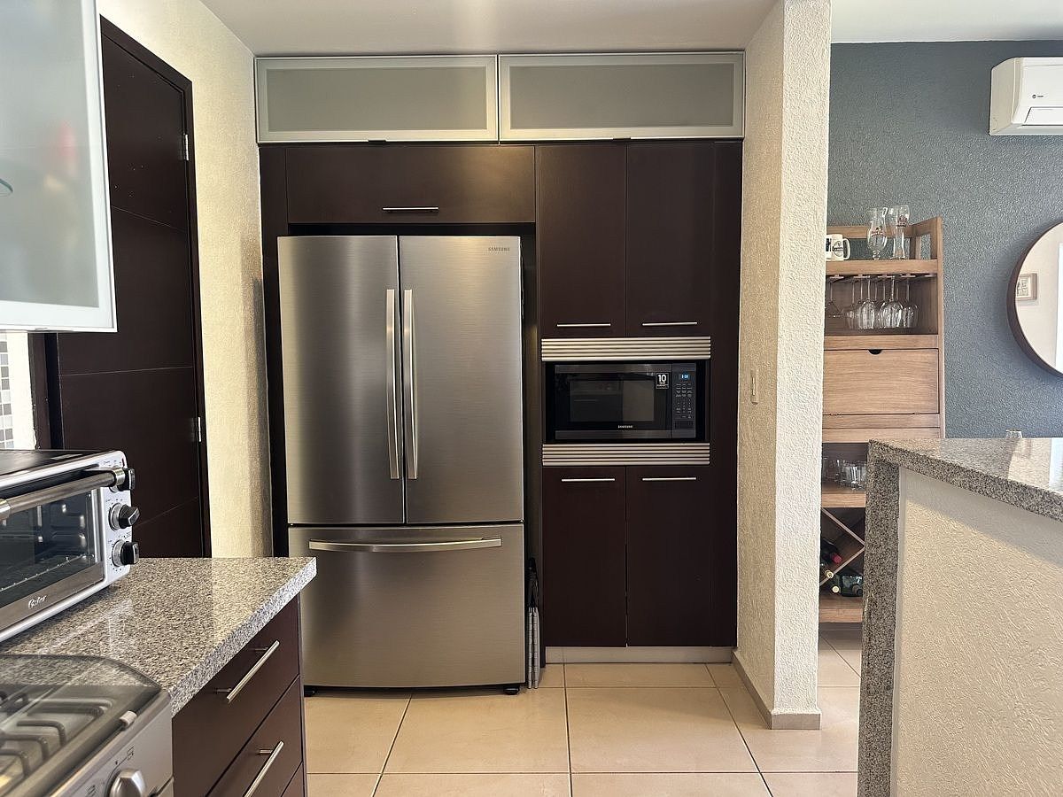 14 de 31: Estación para refrigerador amplio