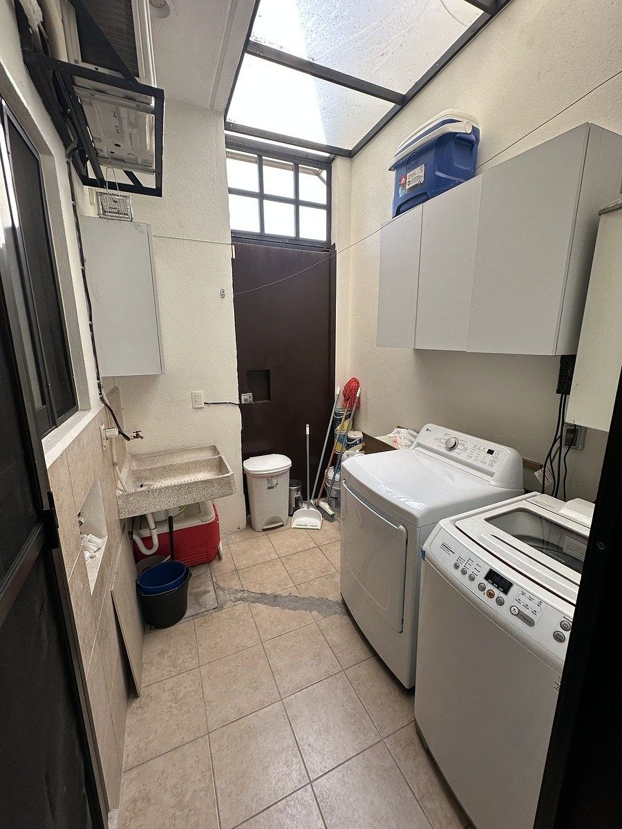 15 de 31: Sea de lavado techada con espacio sificiente