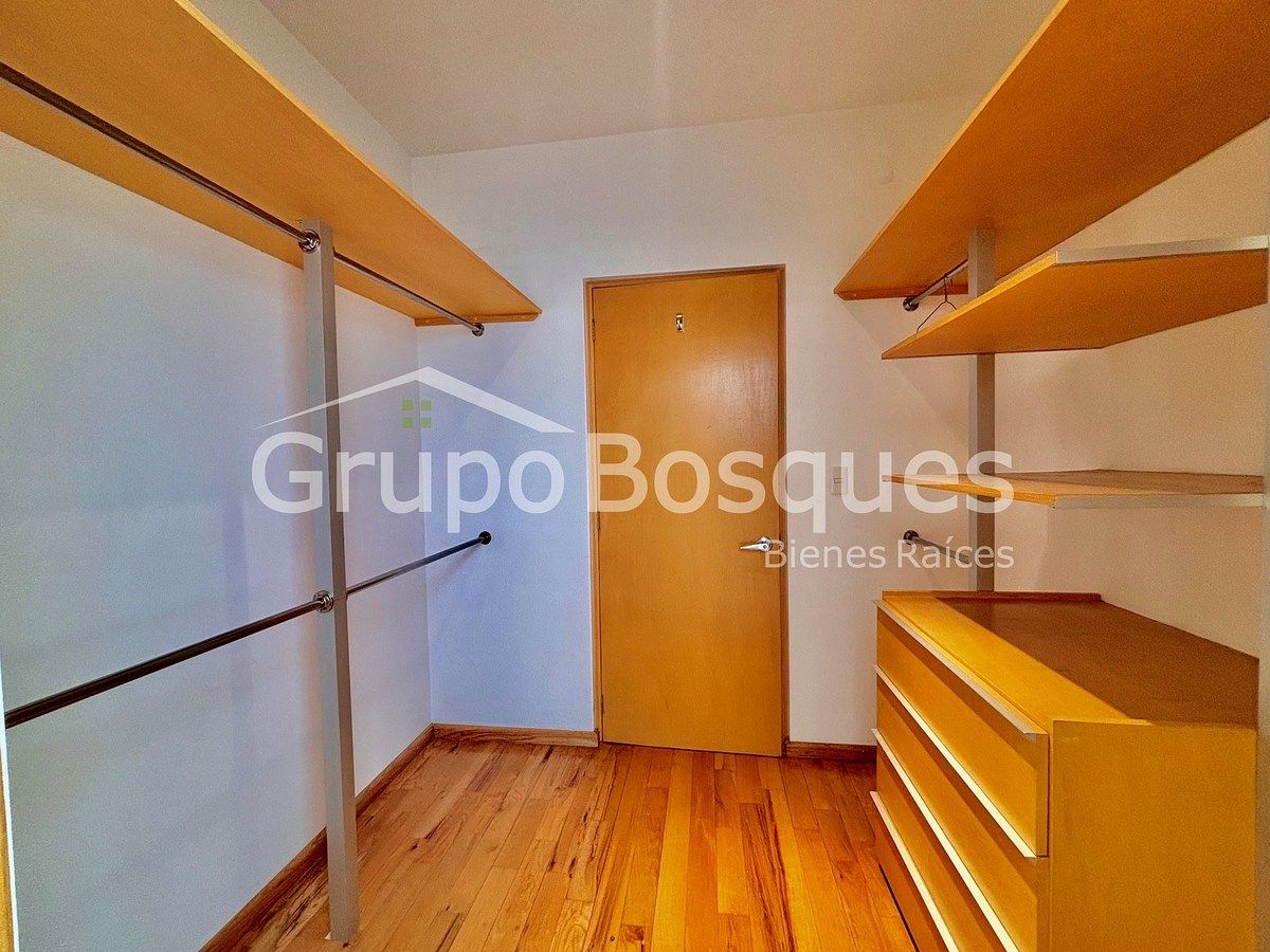 14 de 40: WALKING CLOSET R2