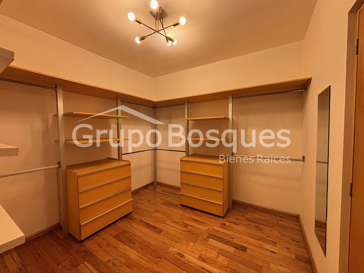 24 de 40: DOBLE WALKING CLOSET R2