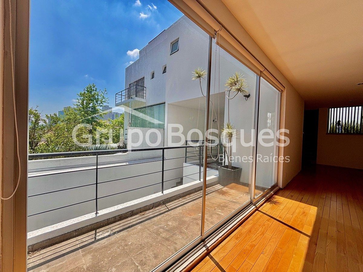 5 de 40: SALA CON TERRAZA