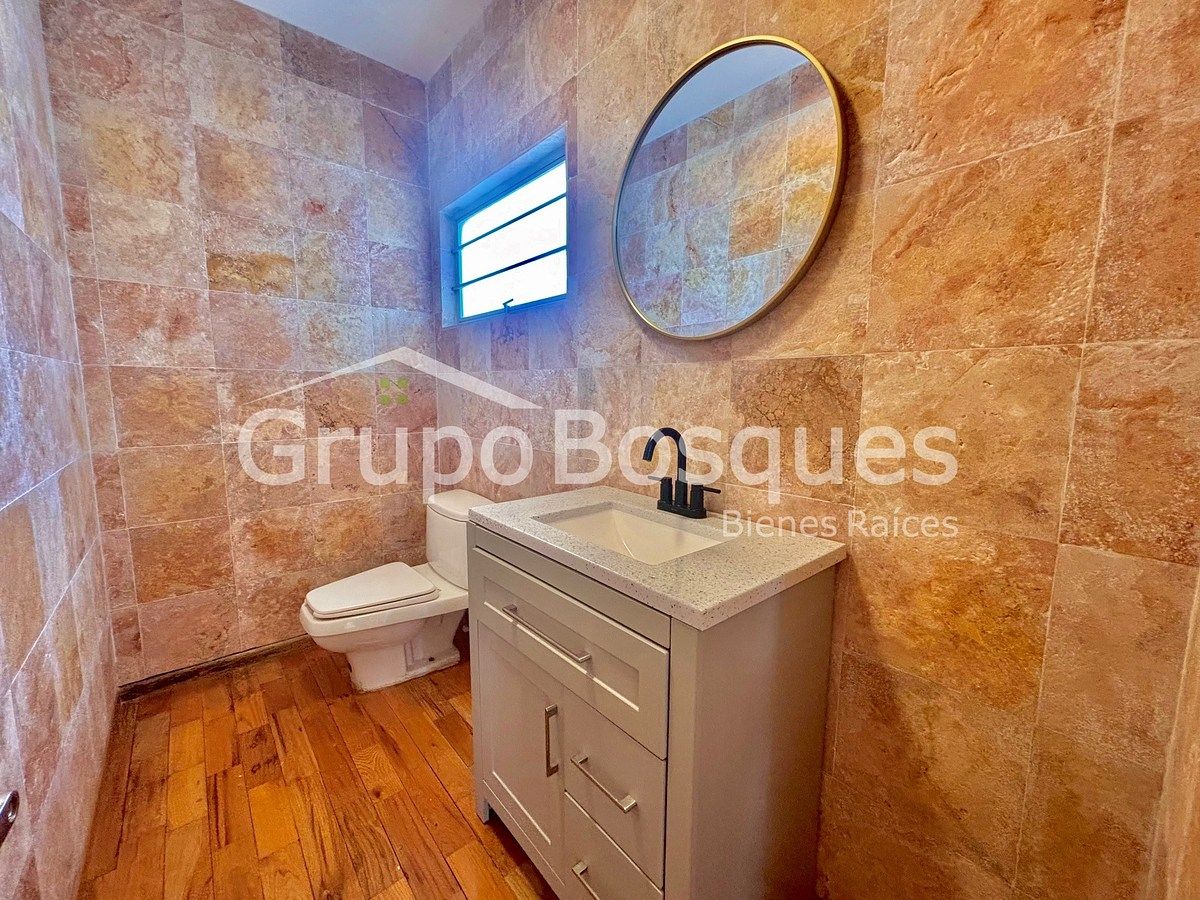 37 de 40: BANO. VISITAS