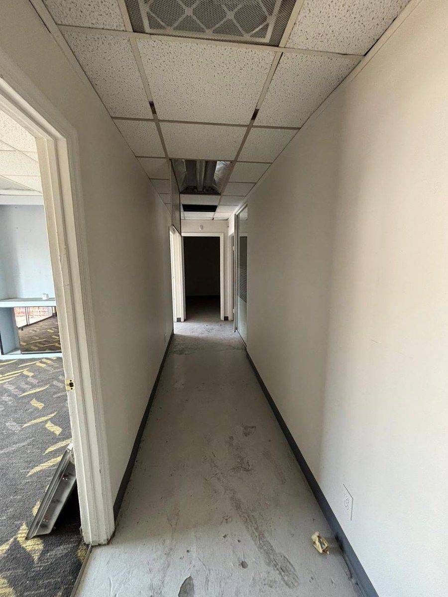 6 de 12: Pasillo Oficina 2