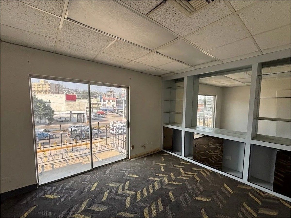 7 de 12: Cubículo oficina 2