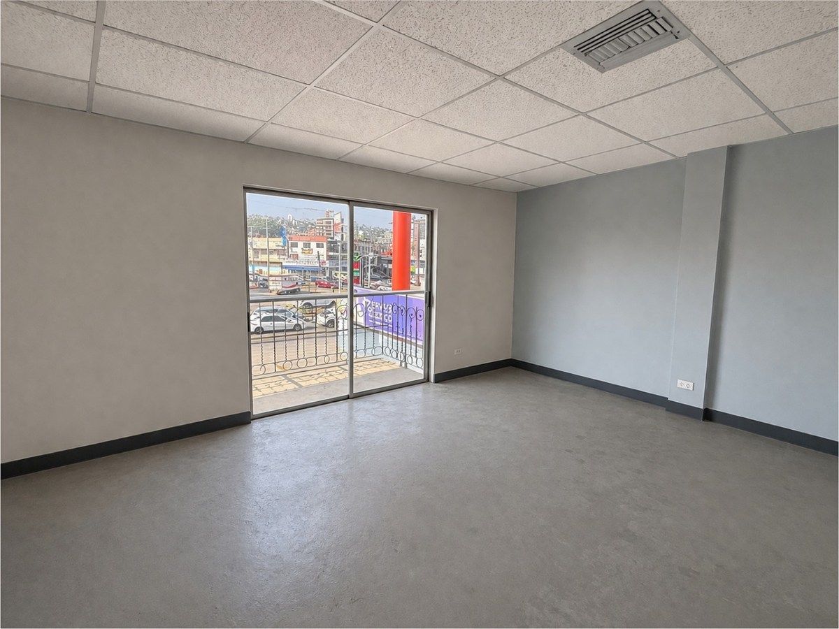 5 de 12: Oficina 2 cubículo