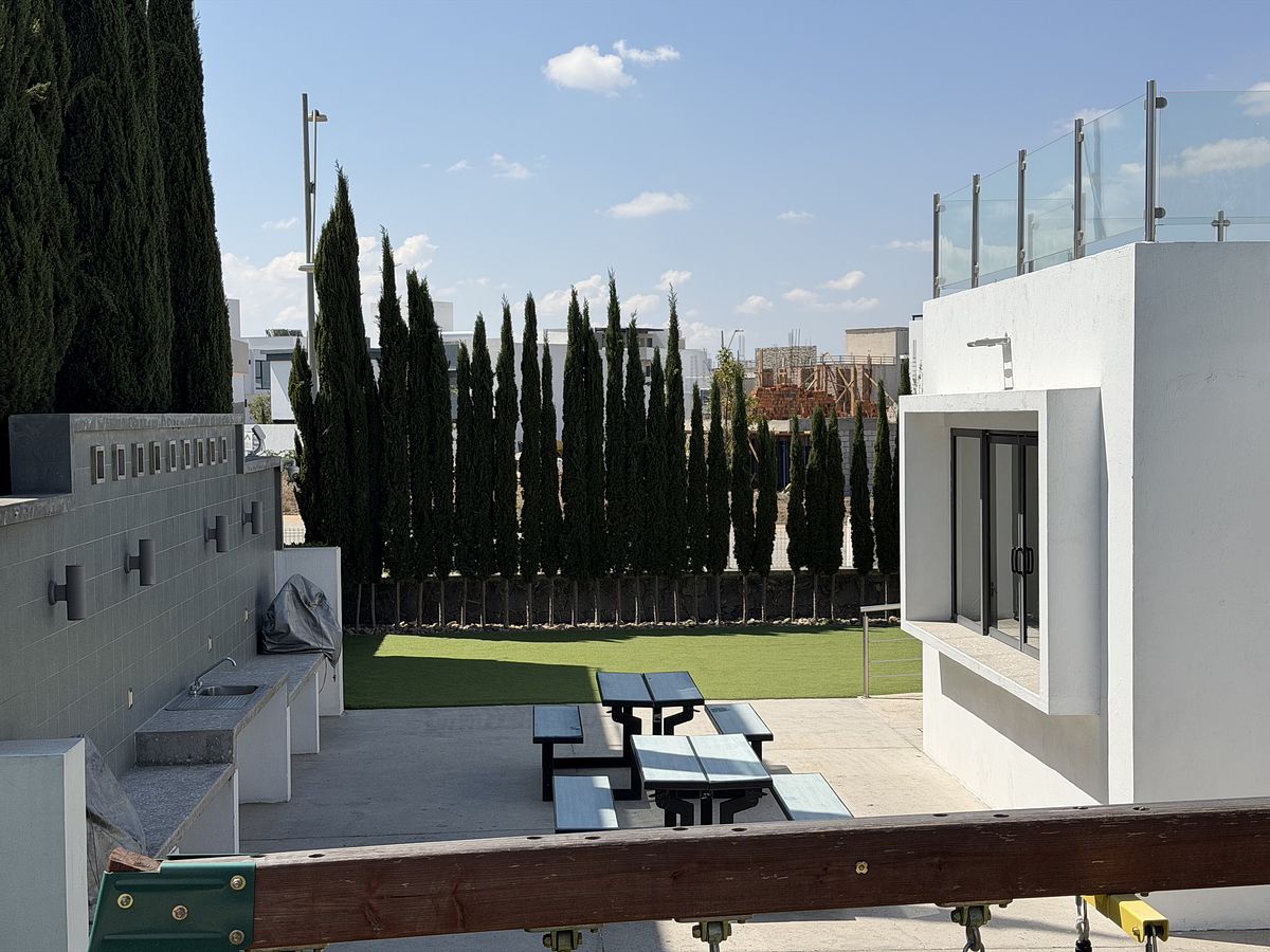 37 of 48: Área de asadores